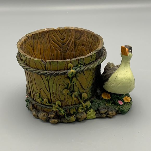 Vtg Resin Duck Barrel Well Bucket Succulent Planter Kitschy Grannycore Farmcore - Picture 2 of 7